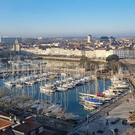 شقة Ensoleille Au Bord De Avec Balcon Et Parking, Proche Centre Et - - Fr-1-535-51