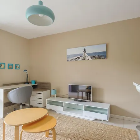 Ensoleille Au Bord De Avec Balcon Et Parking, Proche Centre Et - - Fr-1-535-51 لا روشيل