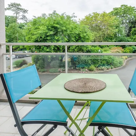 Ensoleille Au Bord De Avec Balcon Et Parking, Proche Centre Et - - Fr-1-535-51 * لا روشيل