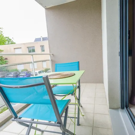 Ensoleille Au Bord De Avec Balcon Et Parking, Proche Centre Et - - Fr-1-535-51 לה רושל