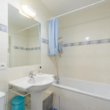 דירה Ensoleille Au Bord De Avec Balcon Et Parking, Proche Centre Et - - Fr-1-535-51 לה רושל