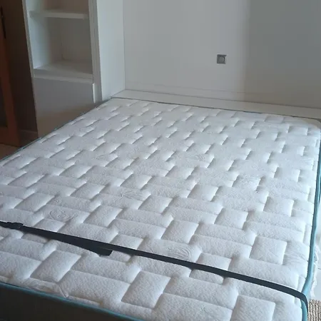 Ensoleille Au Bord De Avec Balcon Et Parking, Proche Centre Et - - Fr-1-535-51