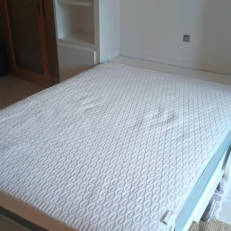 Ensoleille Au Bord De Avec Balcon Et Parking, Proche Centre Et - - Fr-1-535-51 Apartamento