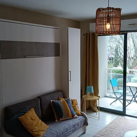 Ensoleille Au Bord De Avec Balcon Et Parking, Proche Centre Et - - Fr-1-535-51 * La Rochelle (Charente-Maritime)