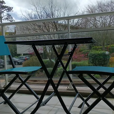 Ensoleille Au Bord De Avec Balcon Et Parking, Proche Centre Et - - Fr-1-535-51 아파트 *